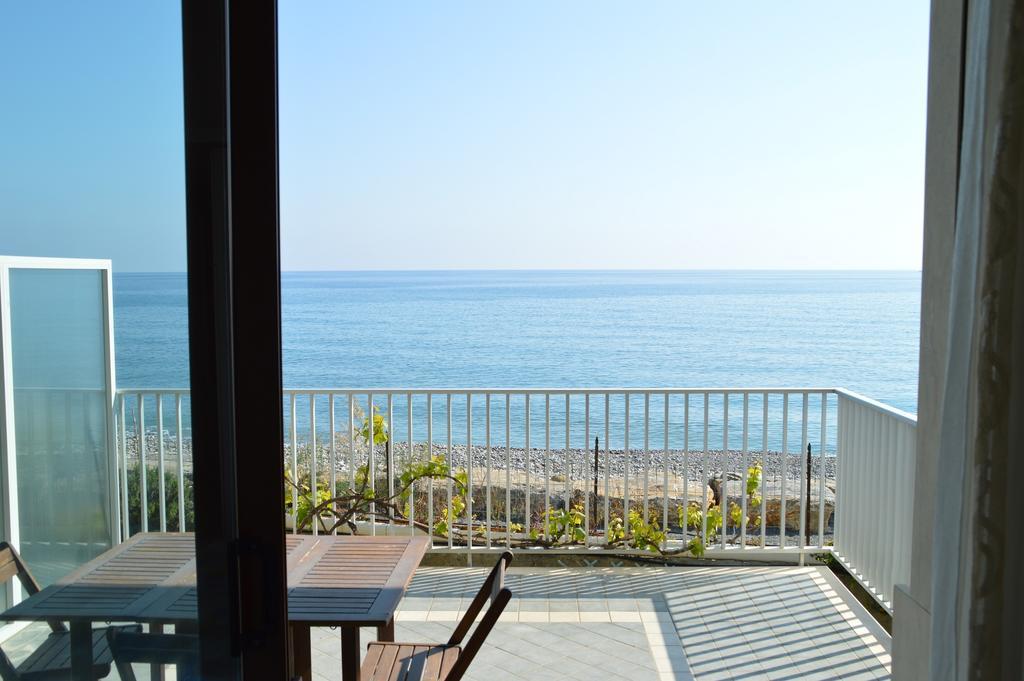 Riva Beach Apartment Riva Ligure Eksteriør billede